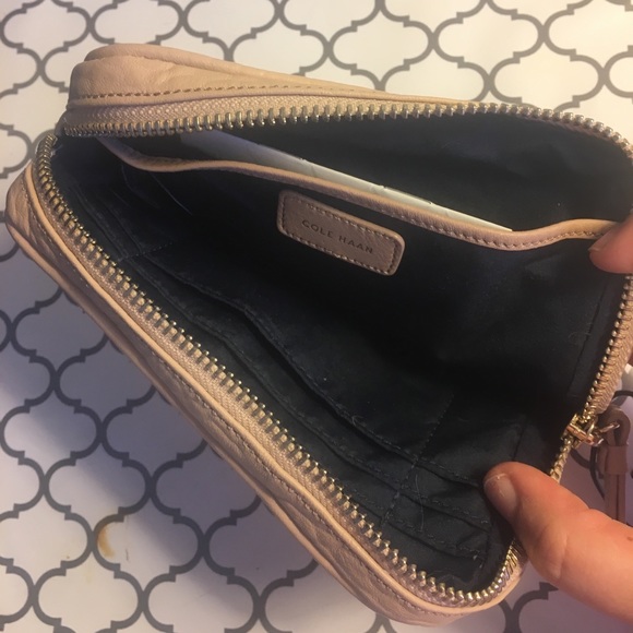 Cole Haan NEW WITH TAGS Beige Leather Wristlet - Picture 3 of 5